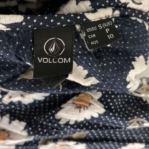 Volcom daisy top size 4-6 - Picture 3 of 6